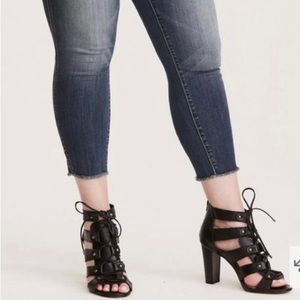 Torrid Premium Stretch High Rise Ultra Skinny Jean - With Frey Hem Size 20